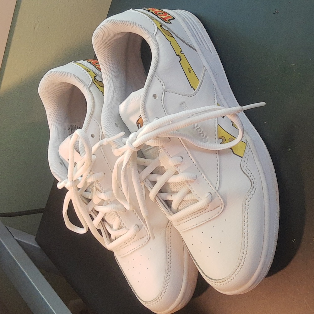 Reebok Club Tom and Jerry White Sneakers Women's Size 6.5 !!
